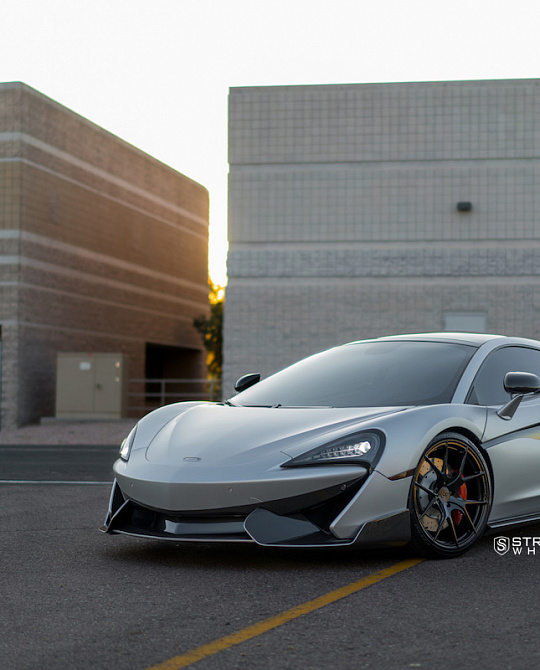 Фото дисков SM5R Deep Concave Monoblock Черный глянец на McLaren 570S