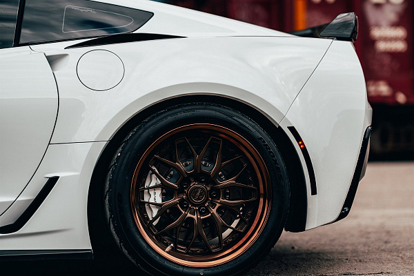 Фото дисков Anrky RS1 Сатиновая темная бронза на Chevrolet Corvette C7