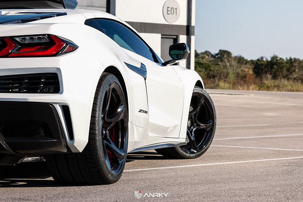 Фото дисков Anrky XR-105 Черный глянец на Chevrolet Corvette C8
