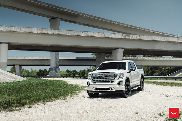 Фото дисков Vossen HF6-4 Черный глянец на GMC Sierra IV