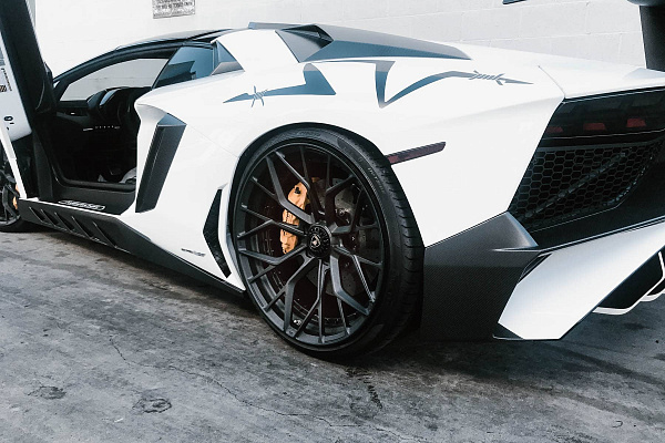 Фото дисков Brixton Forged PF10 Черный матовый на Lamborghini Aventador