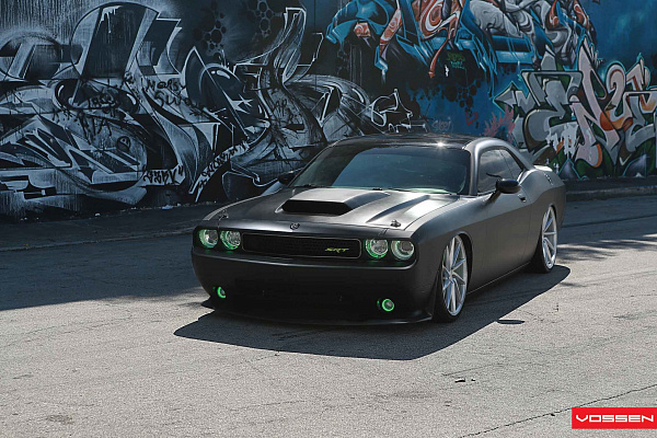 Фото дисков Vossen CVT Серебро на Dodge Challenger III