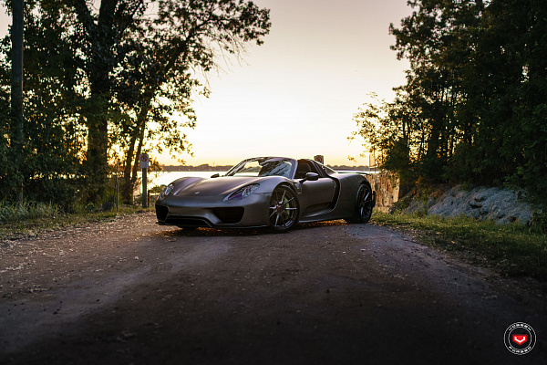 Фото дисков Vossen EVO-2 Глянцевый темный лак на Porsche 918 Spyder