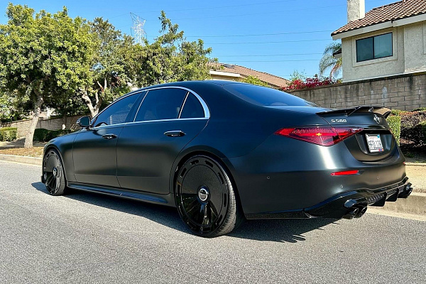 Фото дисков Giovanna Amur Черный глянец на Mercedes-Benz S-Class (W223)