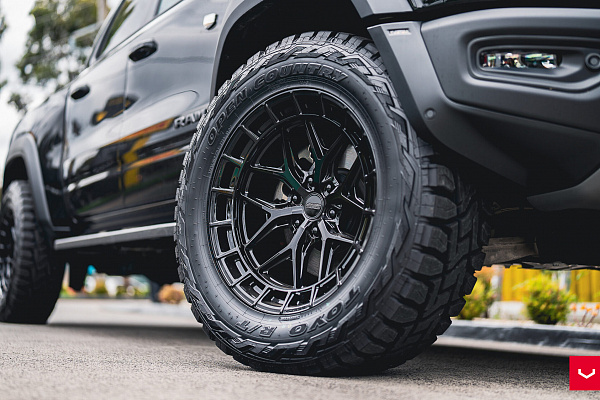 Фото дисков Vossen HFX-1 (6-Lug) Черный глянец на Ram 1500 V