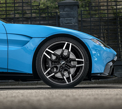 Фото дисков Kahn Superleggera на Aston Martin Vantage 4