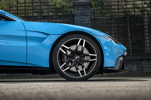 Фото дисков Kahn Superleggera Алмазная проточка на Aston Martin Vantage 4