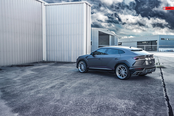 Фото дисков Anrky AN38 Сатиновый лак на Lamborghini Urus
