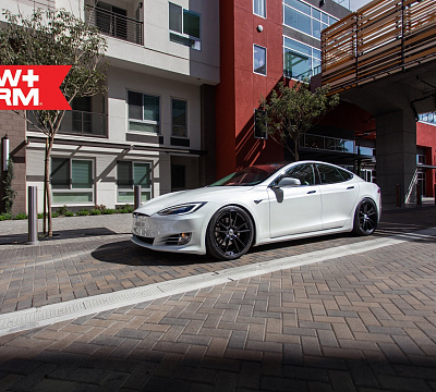 Фото дисков HRE FF04 на Tesla Model S