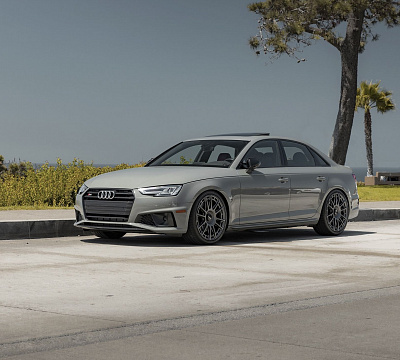 Фото дисков Rotiform OZR на Audi A/S/RS 4 (B9)