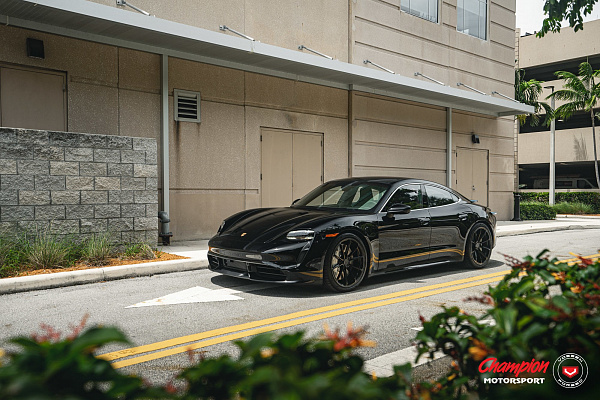 Фото дисков Vossen RS92 Черный глянец на Porsche Taycan I
