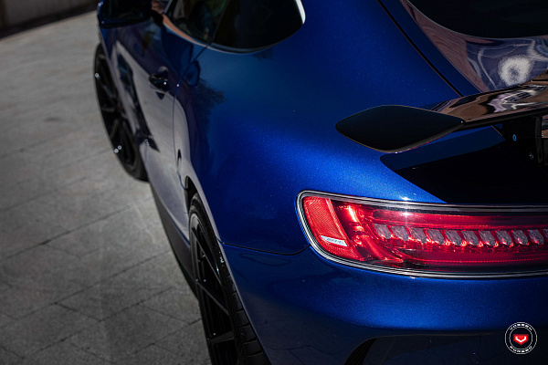 Фото дисков Vossen M-X2 Черный глянец на Mercedes-Benz AMG GT I