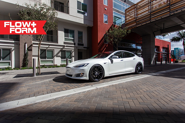 Фото дисков HRE FF04 Черный сатин на Tesla Model S