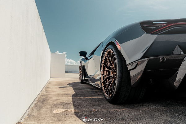Фото дисков Anrky AN20 Глянцевая темная медь на Lamborghini Revuelto