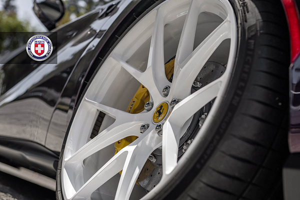 Фото дисков HRE P101 Белый глянец на Ferrari 812