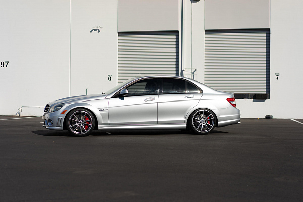 Фото дисков HRE FF04 Серебро на Mercedes-Benz C-Class (W204)
