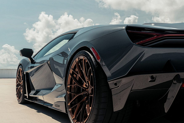 Фото дисков Anrky AN20 Глянцевая темная медь на Lamborghini Revuelto