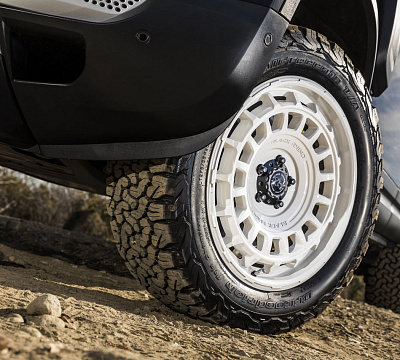 Фото дисков Black Rhino AWOL на Land Rover Defender II