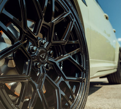 Фото дисков Vossen UV-1 на Land Rover Range Rover Sport II