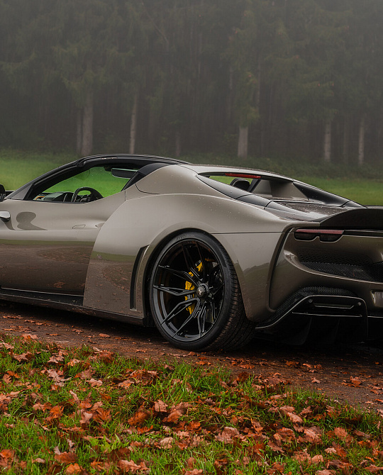 Фото дисков NF11 Черный глянец на Ferrari 296