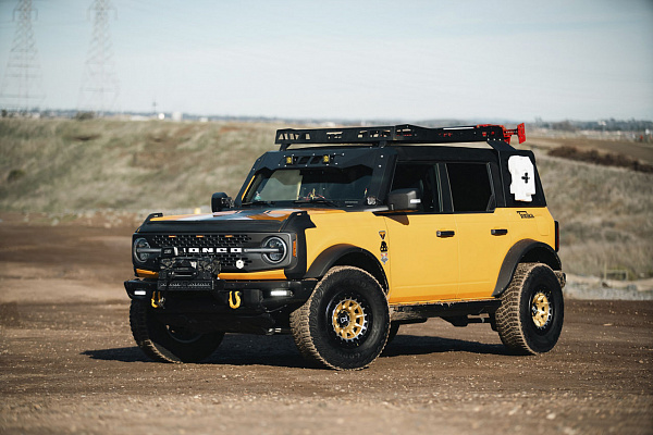 Фото дисков Black Rhino TUSK Сатиновое золото на Ford Bronco