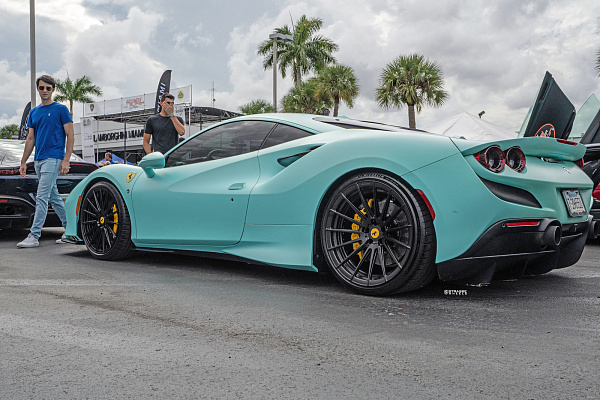 Фото дисков Strasse Wheels SV15 Deep Concave Duoblock Черный матовый на Ferrari F8