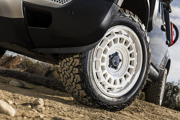 Фото дисков Black Rhino AWOL Белый сатин на Land Rover Defender II
