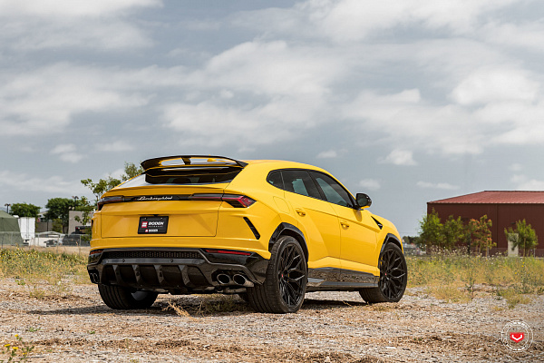 Фото дисков Vossen S17-01 Черный сатин на Lamborghini Urus