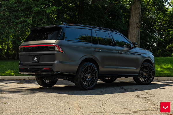 Фото дисков Vossen HF-8 Черный глянец на Lincoln Navigator V