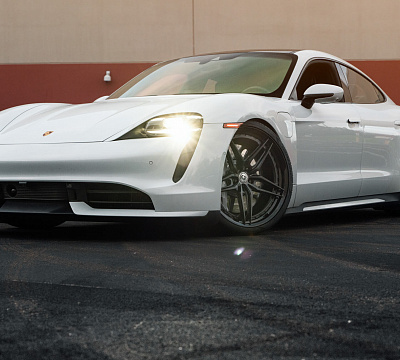 Фото дисков HRE S107SC на Porsche Taycan I