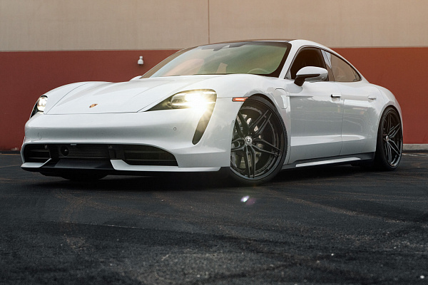 Фото дисков HRE S107SC Черный сатин на Porsche Taycan I