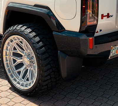 Фото дисков Vossen HFX-1 (8-Lug) на GMC Hummer EV