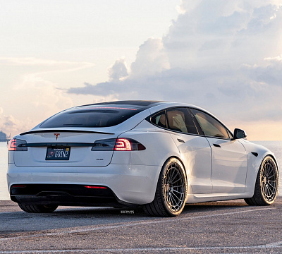 Фото дисков Strasse Wheels SV15FF Deep Concave Duoblock на Tesla Model S