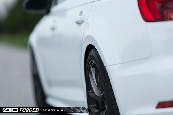 Фото дисков BC Forged RS40 Глянцевый темный лак на Audi A/S/RS 4 (B9)