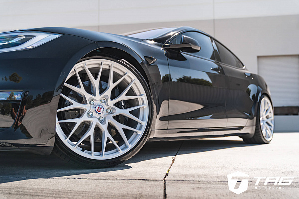 Фото дисков HRE 520M Глянцевый лак на Tesla Model S