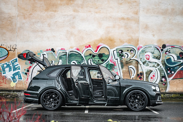 Фото дисков Kahn Type 57 RS Черный матовый на Bentley Bentayga