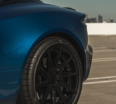 Фото дисков CEC C26 на Aston Martin DBS 3