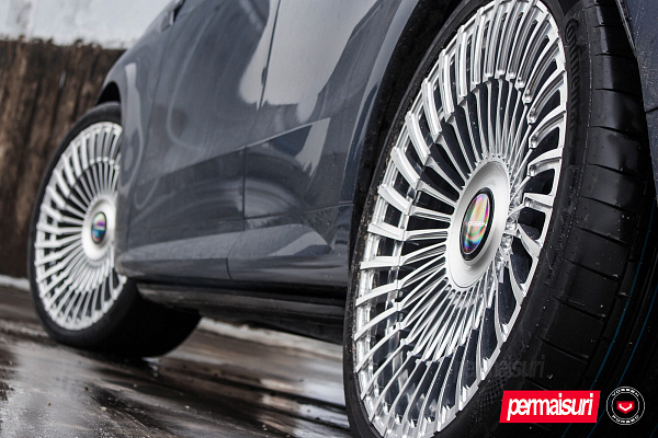 Фото дисков Vossen UV-5 Глянцевый лак на Range Rover Sport III