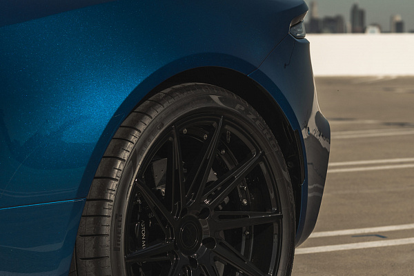 Фото дисков CEC C26 Черный глянец на Aston Martin DBS 3