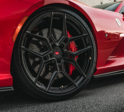 Фото дисков Vossen EVO-4 на Ferrari 812