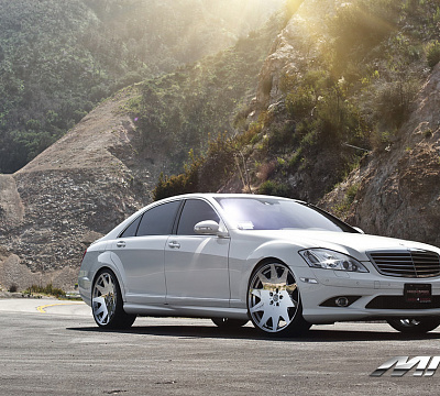Фото дисков MRR HR3 на Mercedes-Benz S-Class (W221)