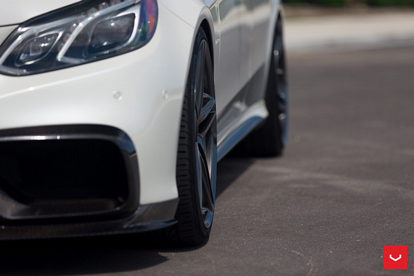 Фото дисков Vossen VFS-5 Глянцевый графит на Mercedes-Benz E-Class (W212, S212, C207)