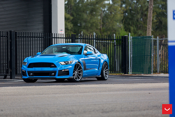 Фото дисков Vossen VFS-10 Глянцевый графит на Ford Mustang VI