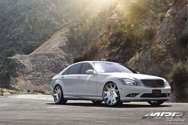 Mercedes-Benz S-Class (W221)
