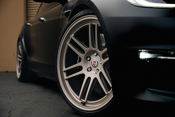 Фото дисков HRE 312 GTS Сатиновая шампань на Tesla Model S