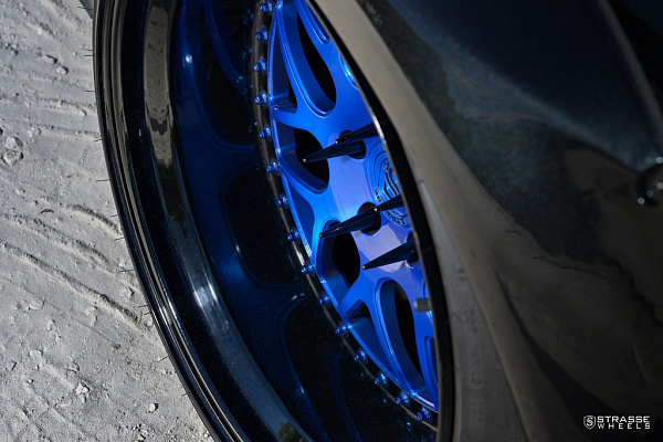 Фото дисков Strasse Wheels SV8 Performance Другой цвет на Dodge Challenger III