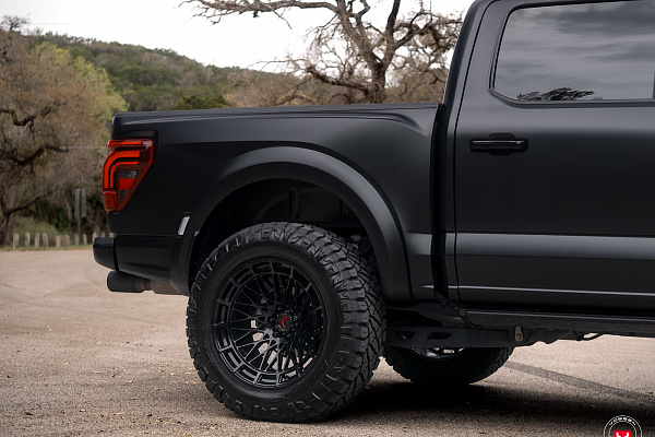 Фото дисков Vossen LCX-03 Черный глянец на GMC Sierra IV