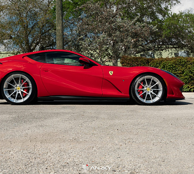 Фото дисков Anrky AN28 на Ferrari 812