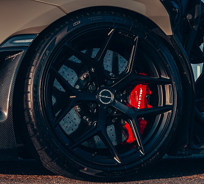 Фото дисков Brixton Forged PF7 на McLaren 720S
