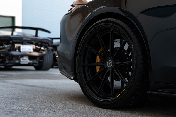 Фото дисков Brixton Forged R11-R Черный сатин на Porsche Panamera II